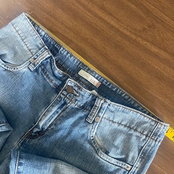 Levi's 515 Capri Womens Size 10 Medium Wash High Rise Denim Casual Distressed - Picture 6 of 7